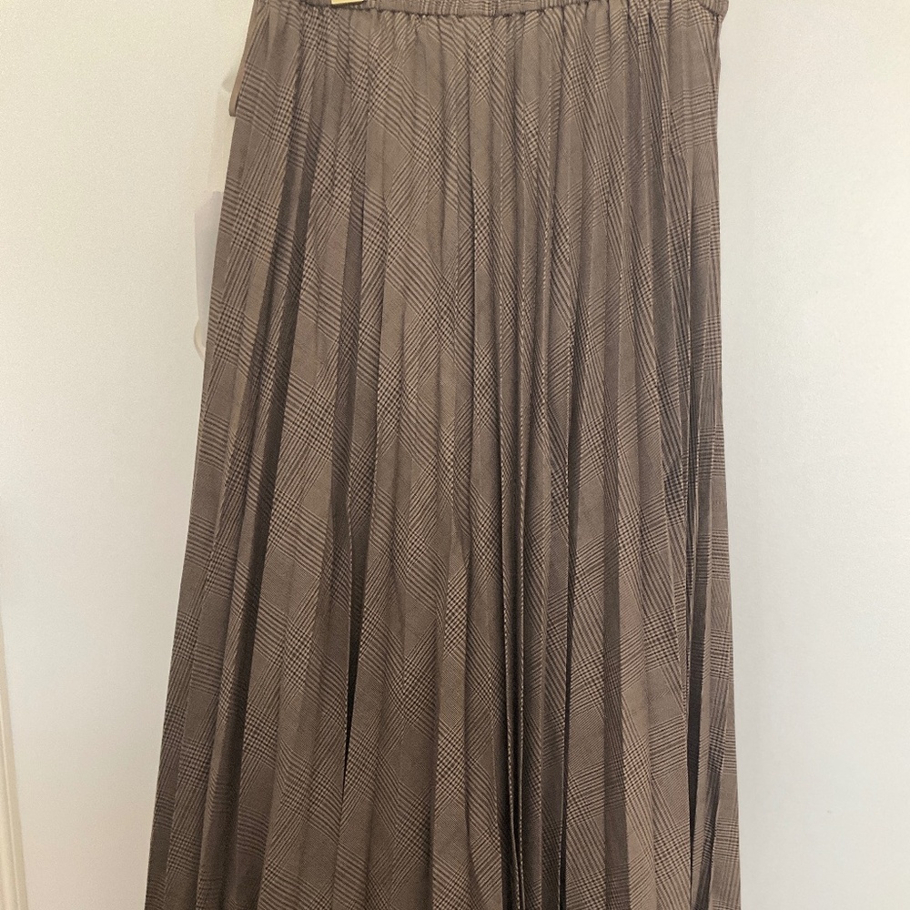 Uniqlo brand new pleated plaid skirt